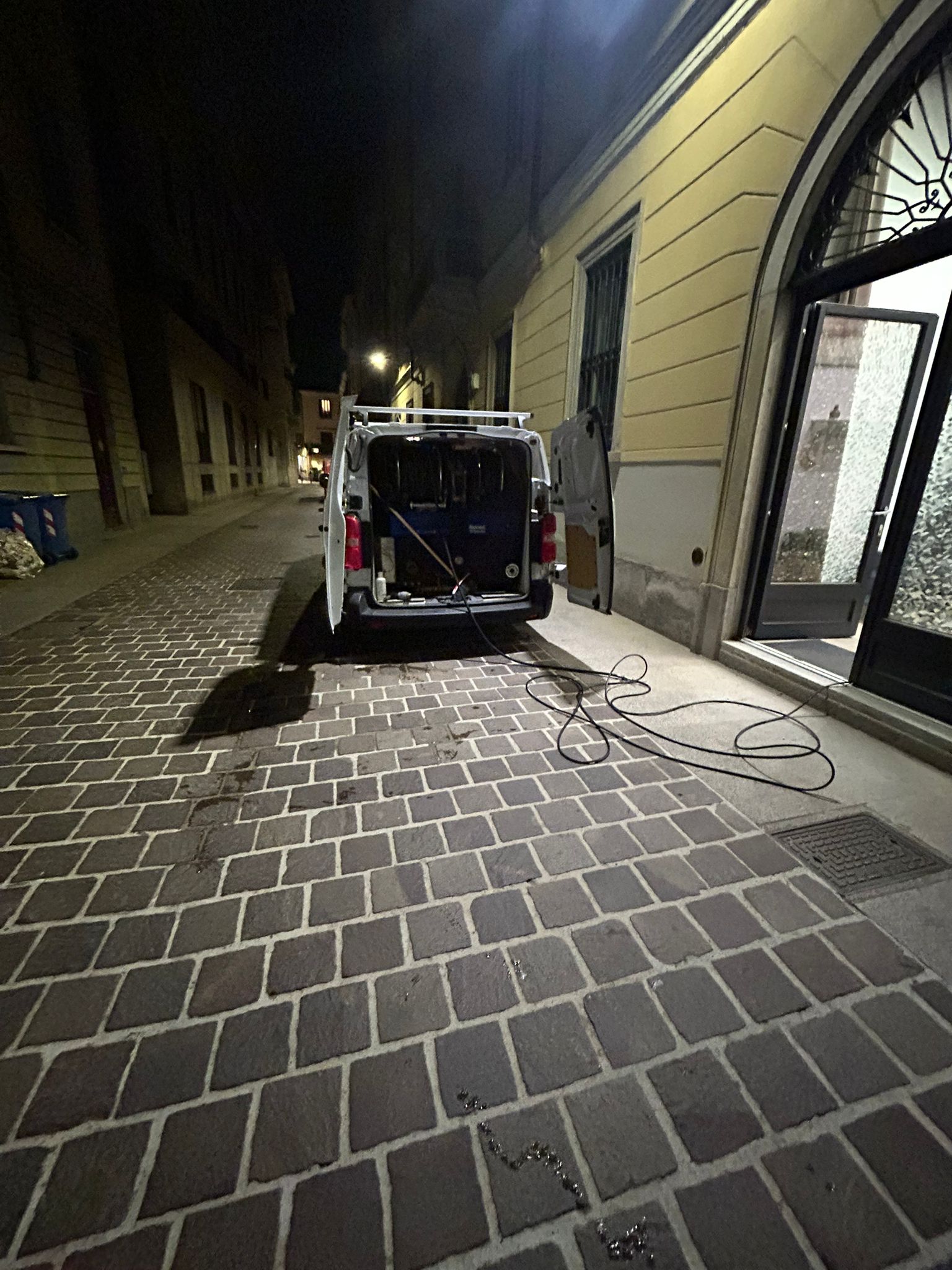 Mezzo di autospurgo cernobbio h24 in servizio di emergenza